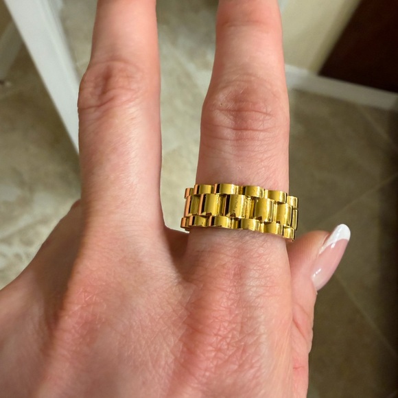 Ring - Picture 1 of 2